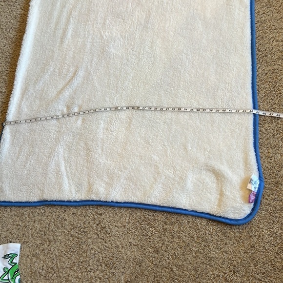 BNWOT Disney Princess The Little Mermaid “Wave Maker” sherpa throw blanket! - Picture 9 of 9